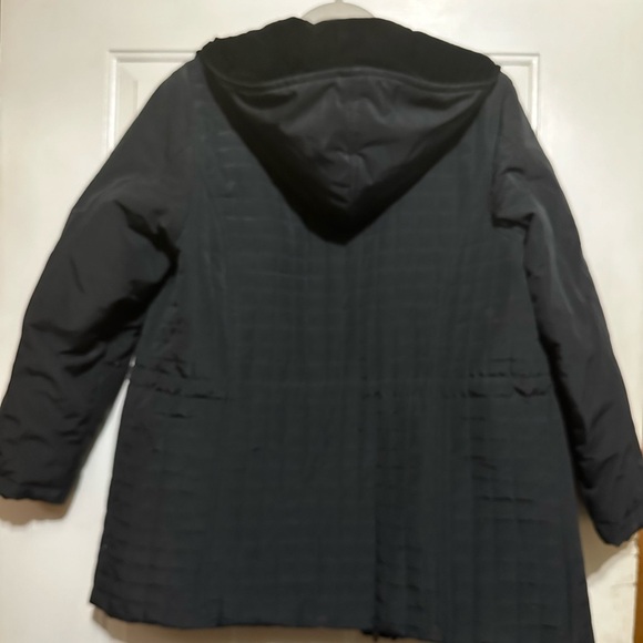 Talbots Women’s Jacket Black Quilted Coat with Velvet-Lined Hood Size Medium - Picture 5 of 5